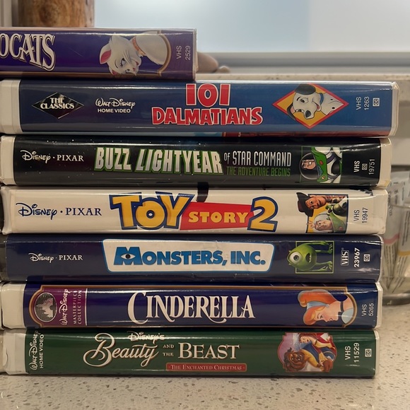 13 Disney and Pixar VHS tapes - Picture 3 of 3